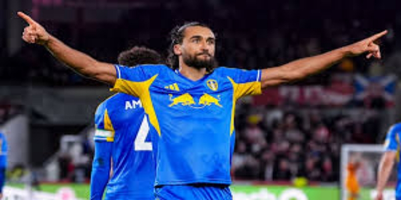 埃尔南德斯：利兹联中场魔术师的辉煌篇章 - 开云体育